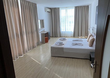 Просторный двухкомнатный апартамент на первой линии моря. Zdjęcie 2