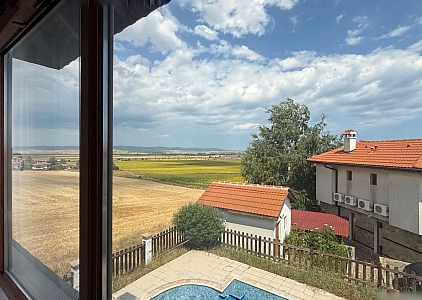 Großes Haus mit Pool in einer schönen Anlage. Foto 6