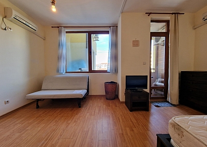 Geräumiges Studio in erster Linie. Foto 13