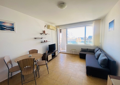 Pěkný byt na klidném místě v první linii . Foto 13