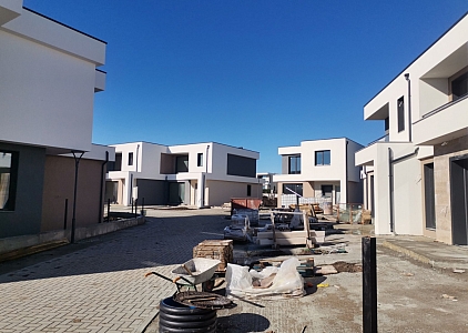 Nový dvoupokojový dům ve velkém uzavřeném komplexu s výbornou lokalitou. Foto 7