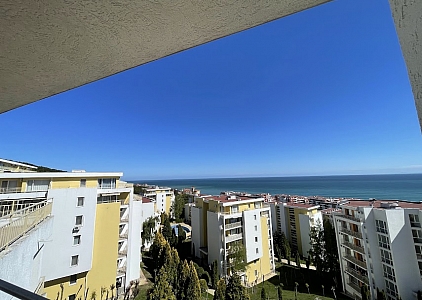 Prostorný dvoupokojový apartmán s úžasným výhledem na moře a hory. Foto 15