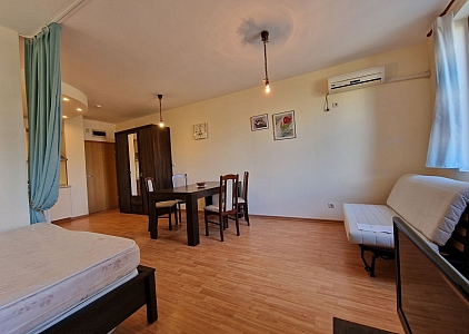 Geräumiges Studio in erster Linie. Foto 15