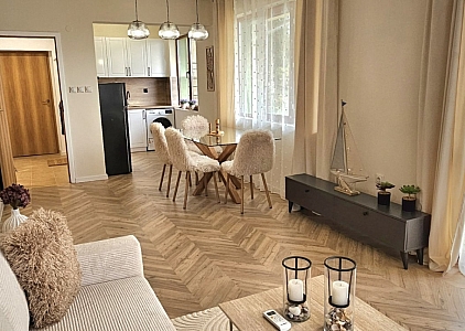 Dreizimmerwohnung im Komplex ohne Instandhaltungskosten. Foto 1