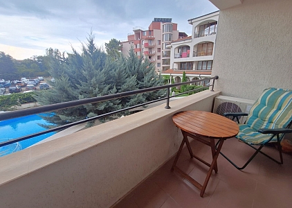 Apartmán s výhledem na bazén v krásném komplexu. Foto 1