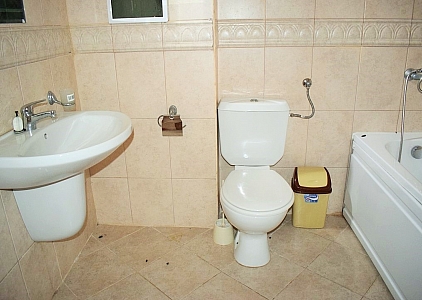 Просторная квартира с двумя ванными и личным двориком!. Фото 18