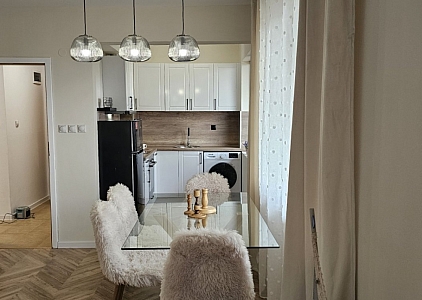 Dreizimmerwohnung im Komplex ohne Instandhaltungskosten. Foto 4