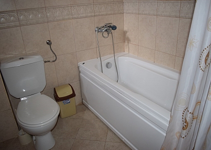 Просторная квартира с двумя ванными и личным двориком!. Фото 6