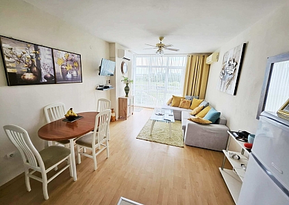 Pěkný byt s výbornou lokalitou. Foto 13