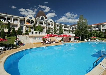 Three-room apartment with a huge terrace 100 meters from the sea. Photo 1 Three-room apartment with a huge terrace 100 meters from the sea. Photo 1