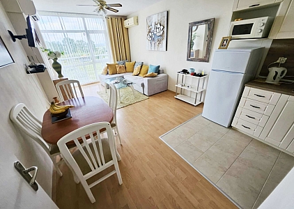 Pěkný byt s výbornou lokalitou. Foto 3