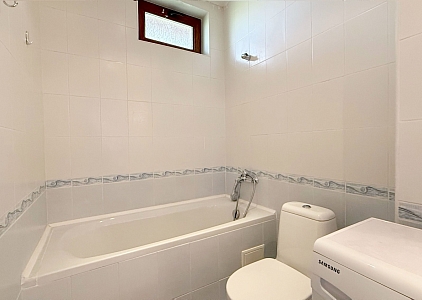 Großes Haus mit Pool in einer schönen Anlage. Foto 7