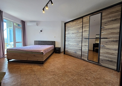 Ausgezeichnete, große Wohnung mit Blick auf den Pool. Foto 3