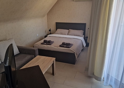 Studio in a luxury complex within walking distance to the sea. Photo 4