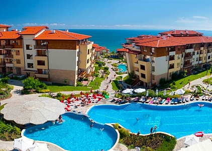 Geräumiges Apartment mit Meerblick in einem SPA-Komplex in erster Meereslinie. Foto 1