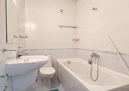 Großes Haus mit Pool in einer schönen Anlage. Foto 18