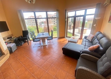 Beautiful house with veranda and yard in a family complex. Photo 11