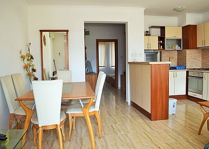 Просторная квартира с двумя ванными и личным двориком!. Фото 2