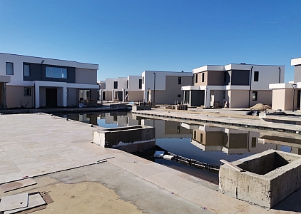 Nový dvoupokojový dům ve velkém uzavřeném komplexu s výbornou lokalitou. Foto 2