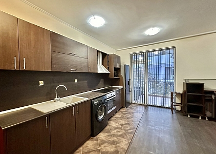 Large three bedroom apartment at a great price. Photo 9