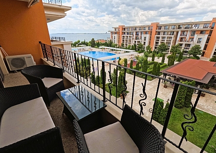 Three-room apartment on the first coastline with sea views. Photo 1 Three-room apartment on the first coastline with sea views. Photo 1