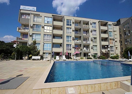 Простора двокімнатна квартира за 500 метрів від моря. Фото 27