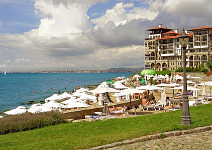 Apartment mit einem Schlafzimmer in einem Kurkomplex in erster Meereslinie. Foto 16