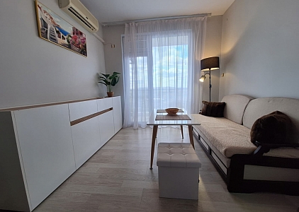 Eine gemütliche Wohnung mit neuen Möbeln. Foto 10