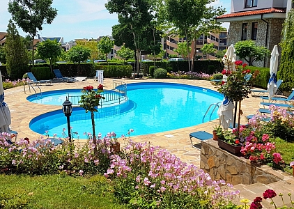 Spacious apartment with access to the pool. Photo 17