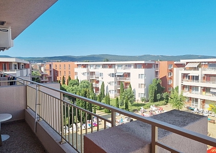 Просторная квартира с видом на бассейн в большом жилом комплексе. Фото 21