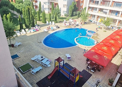 Просторная квартира с видом на бассейн в большом жилом комплексе. Фото 22