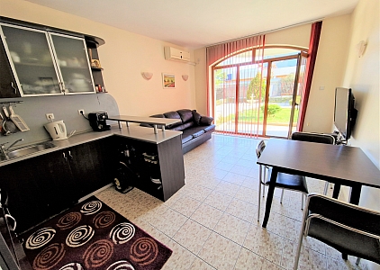 Квартира с 2 спальнями с двориком. Фото 1