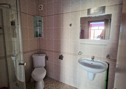 Квартира с 2 спальнями с двориком. Фото 13