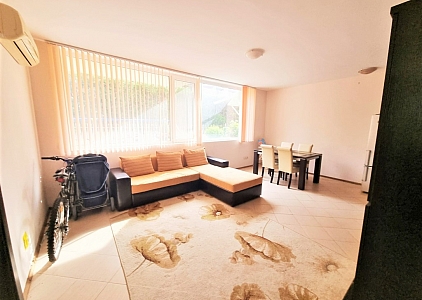 Große Dreizimmerwohnung zu einem sehr günstigen Preis. Foto 1