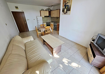 Three-room apartment in a large complex on the coast. Photo 3