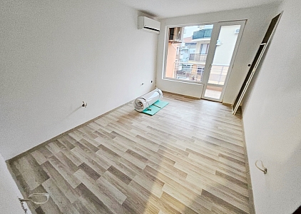 Large three-room apartment in Nessebar. Photo 5