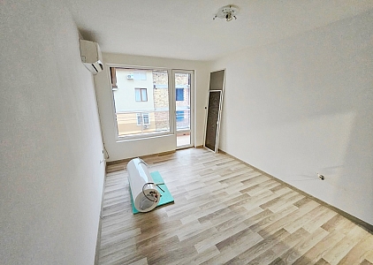 Large three-room apartment in Nessebar. Photo 14