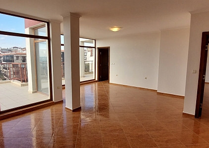 Просторная трехкомнатная квартира с панорамной террасой в 200 метрах от моря. Фото 2 Просторная трехкомнатная квартира с панорамной террасой в 200 метрах от моря. Фото 2