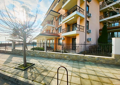 Beautiful three-room apartment on the first line. Photo 3 Beautiful three-room apartment on the first line. Photo 3