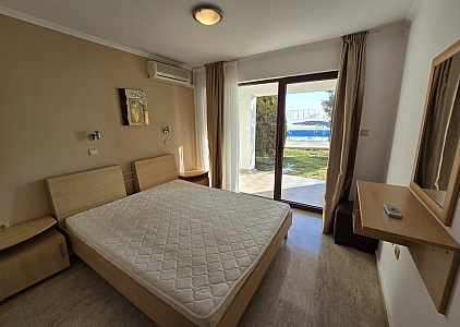 Beautiful apartment with a courtyard on the first coastline. Photo 5