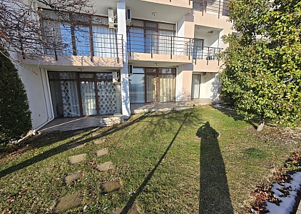 Beautiful apartment with a courtyard on the first coastline. Photo 20