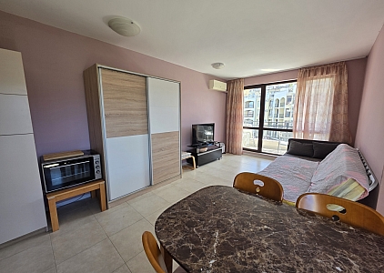 Spacious apartment in a new complex with low maintenance fee. Photo 3 Spacious apartment in a new complex with low maintenance fee. Photo 3