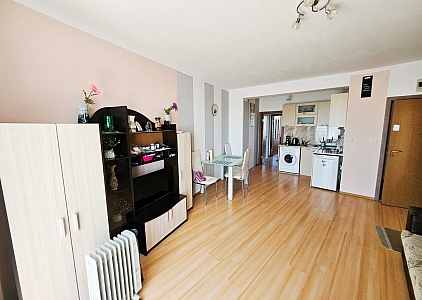 Przestronny apartament z widokiem na basen. Zdjęcie 2 Przestronny apartament z widokiem na basen. Zdjęcie 2