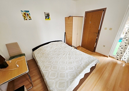 Dwupokojowe mieszkanie w dużym kompleksie. Zdjęcie 2