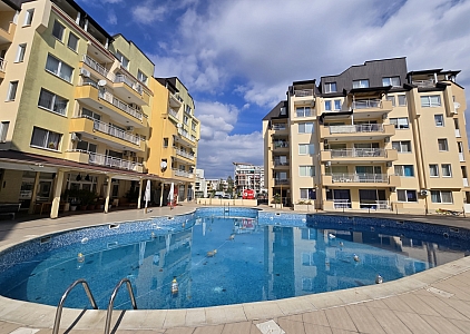Apartment with pool view in a large complex. Photo 1 Apartment with pool view in a large complex. Photo 1
