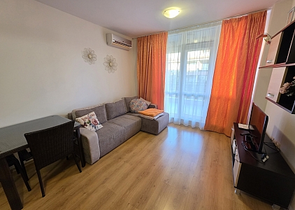 Geräumige Wohnung in einer guten Wohnanlage. Foto 2