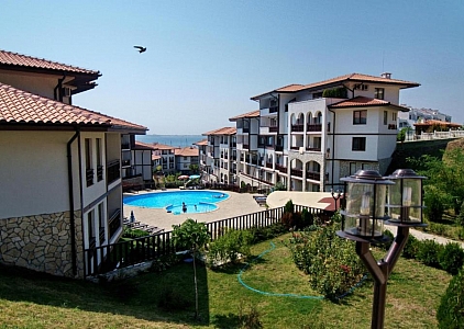 Wohnung in einem großen Komplex in erster Reihe. Foto 5