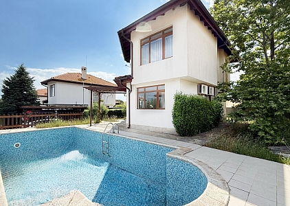 Großes Haus mit Pool in einer schönen Anlage. Foto 20