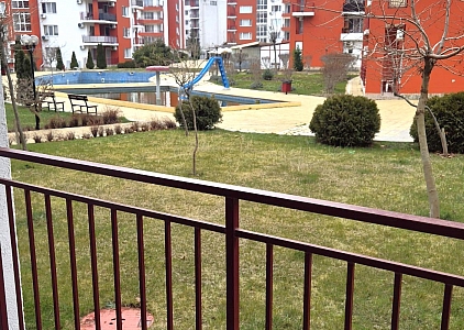 Cenově dostupný byt v první řadě ve velkém komplexu. Foto 8