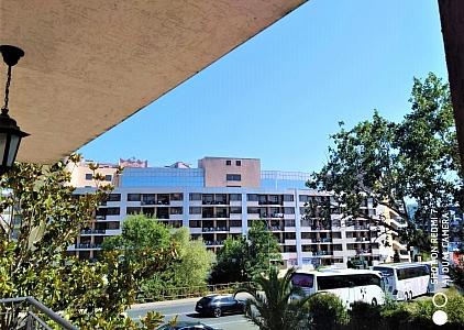 Большая двухкомнатная квартира в 7 минутах ходьбы от моря. Foto 8